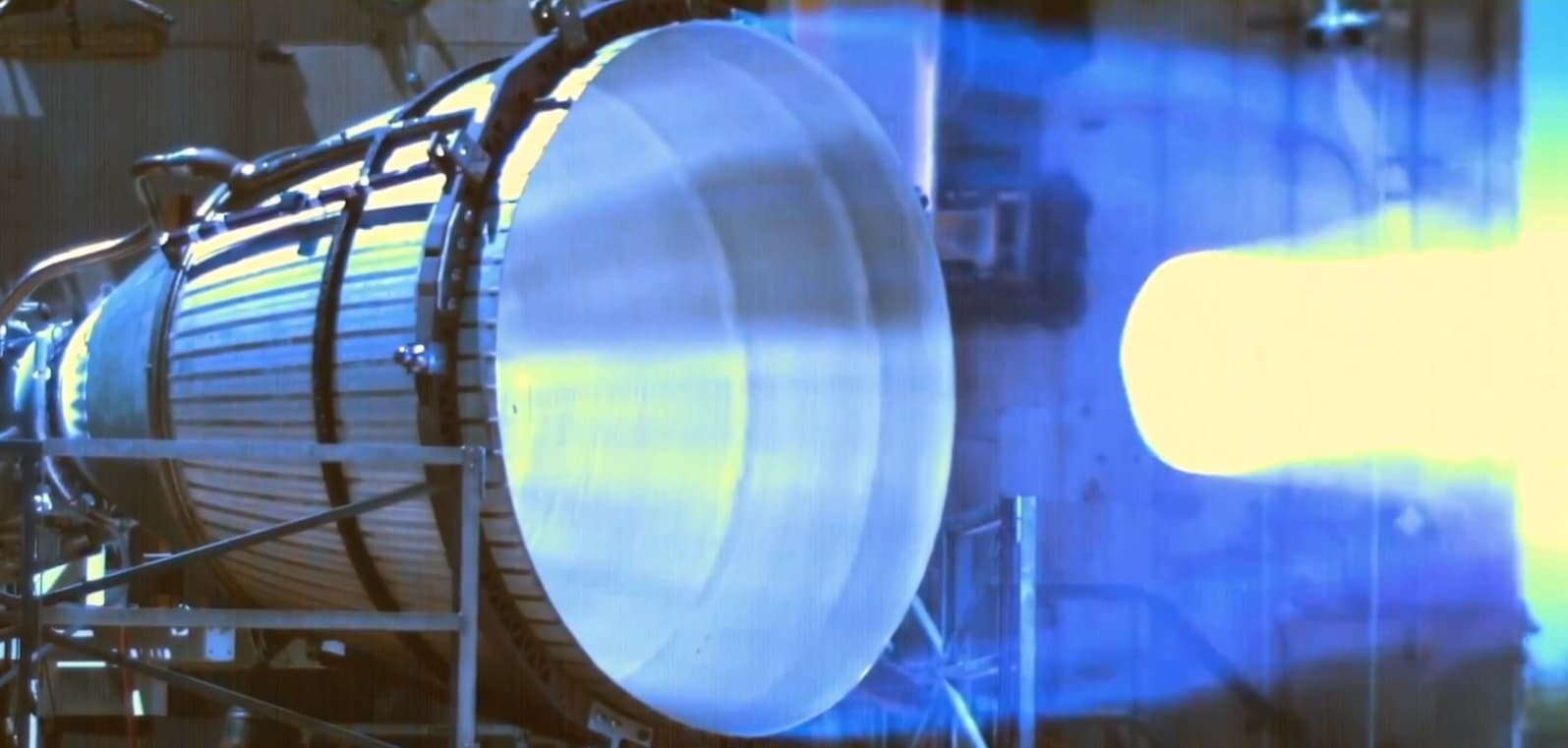 Как двигатель Starship «гаснет» в замедленной съёмке. Эффектное видео с испытаний вакуумного Raptor