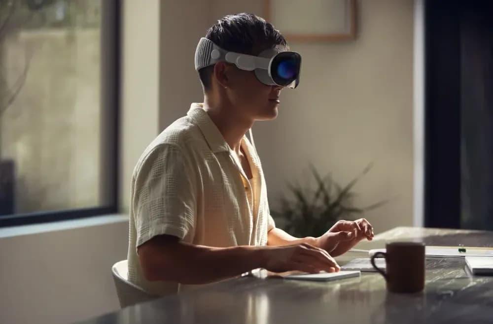 Apple работает над новой версией Vision Pro и очками без дисплея — слух