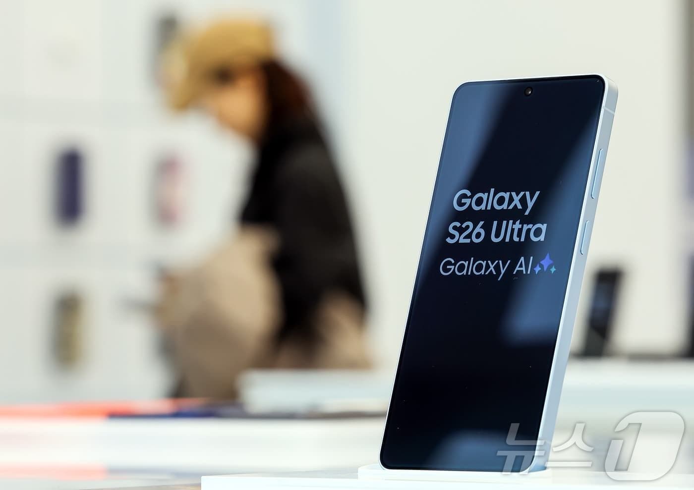 Красное пятно на экране Galaxy S26 Ultra оказалось не выгоранием: Samsung объяснила причину