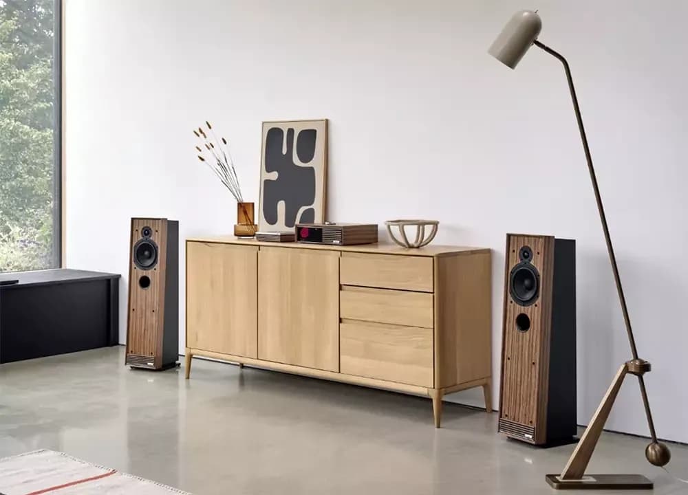 Ruark Audio представила музыкальную консоль R710 и напольные колонки Talisman-R