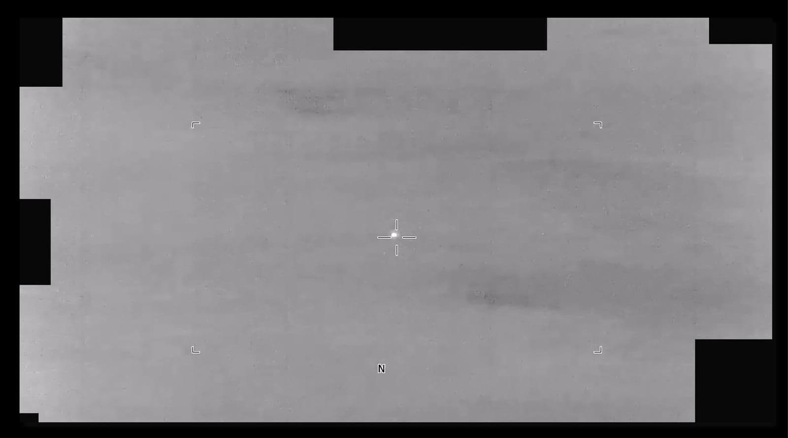Пентагон показал видео с НЛО, летящим со скоростью более 800 км/ч