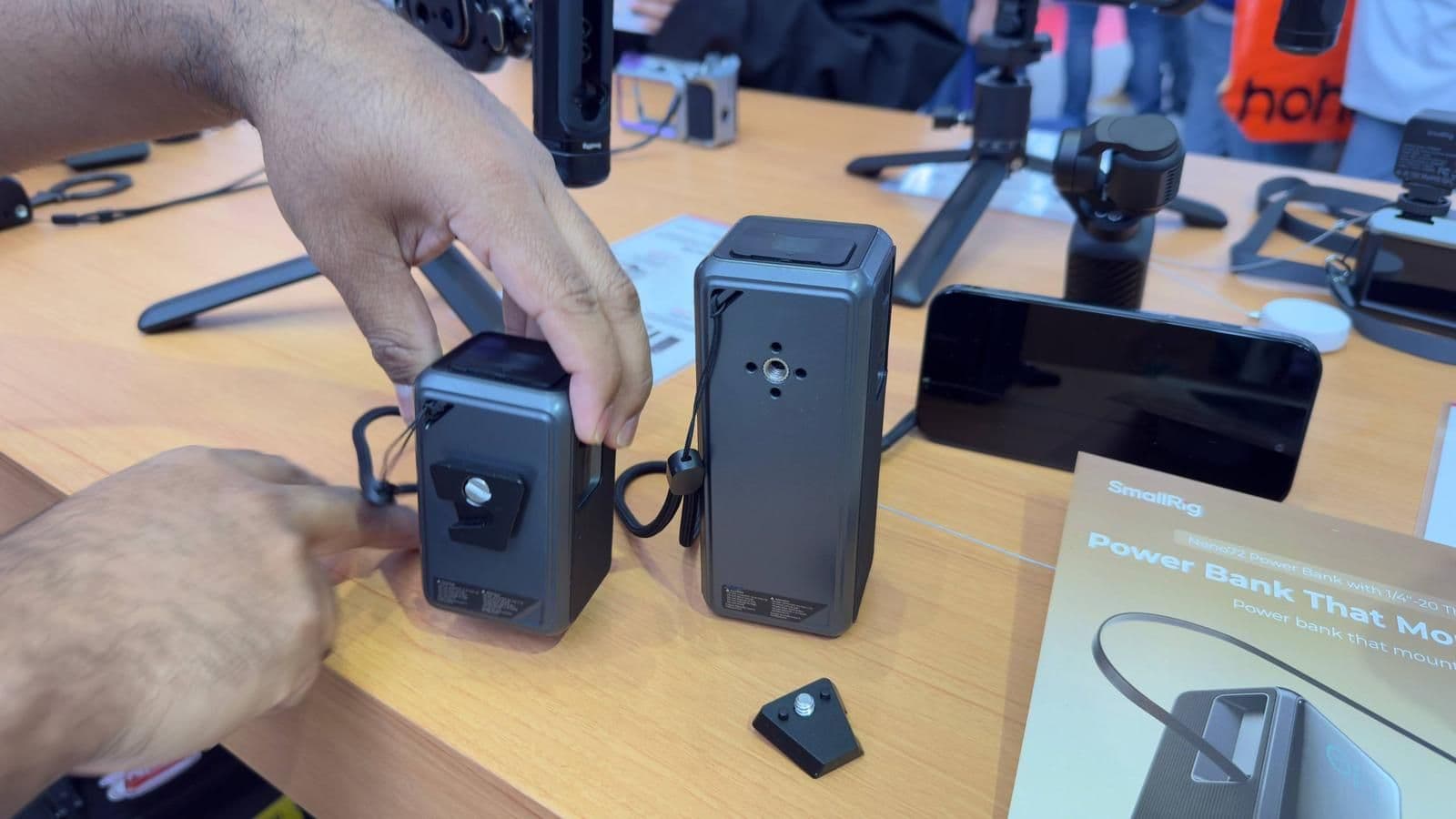 Представлены аккумуляторы SmallRig, которые можно закрепить на штативе